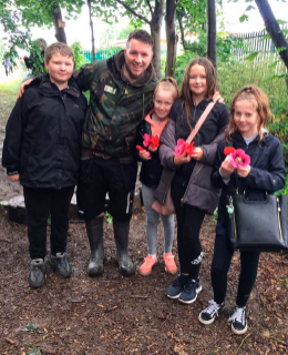 chris and students from goldthorpe primary school at goldthorpe embankment