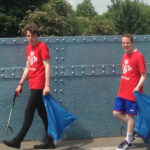 princes trust litter picking at goldthorpe embankment